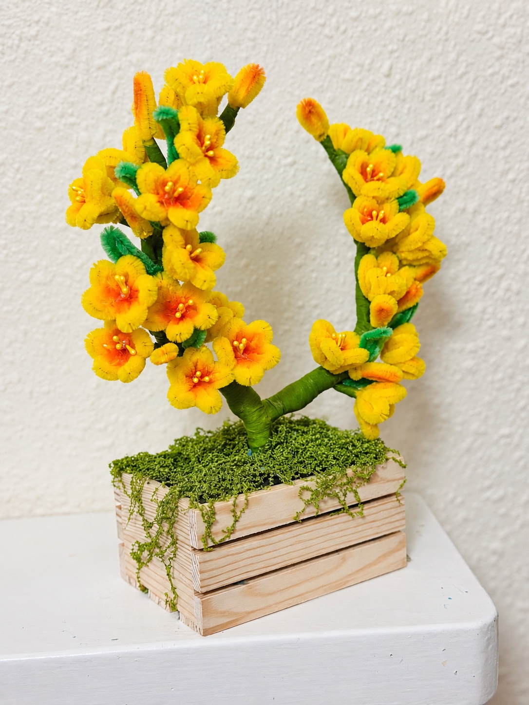 Golden flower arch — handcrafted flower arrangement